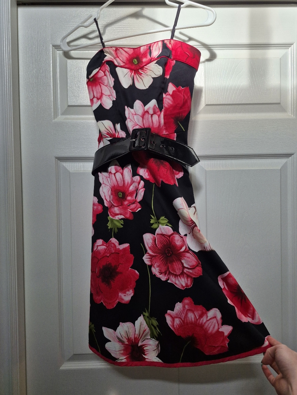 EUC Le Chateau strapless A-line dress, size XXS, red/pink/black floral